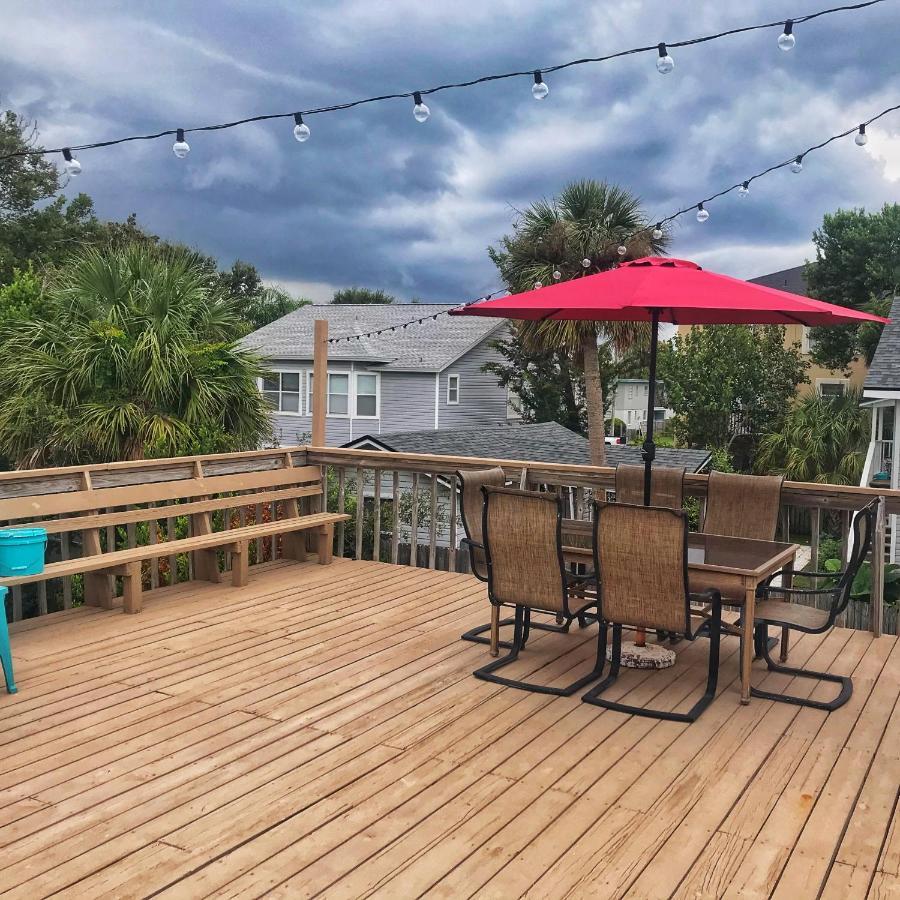 Seas The Day - 4 Blocks To The Beach, Restaurant, And Bar District - Great Deck And Outdoor Space!! Apartment *