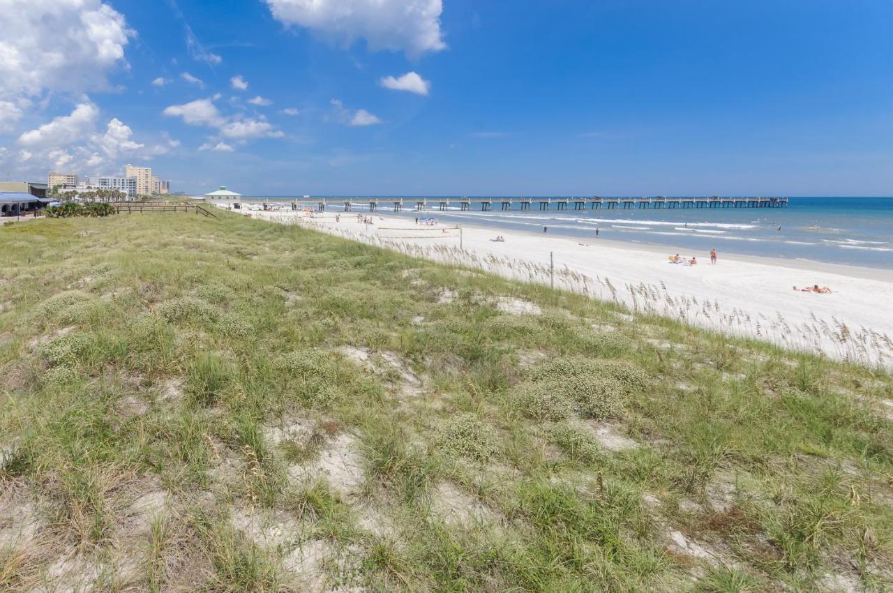 Seas The Day - 4 Blocks To The Beach, Restaurant, And Bar District - Great Deck And Outdoor Space!! *
