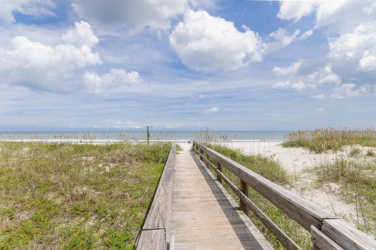Seas The Day - 4 Blocks To The Beach, Restaurant, And Bar District - Great Deck And Outdoor Space!!