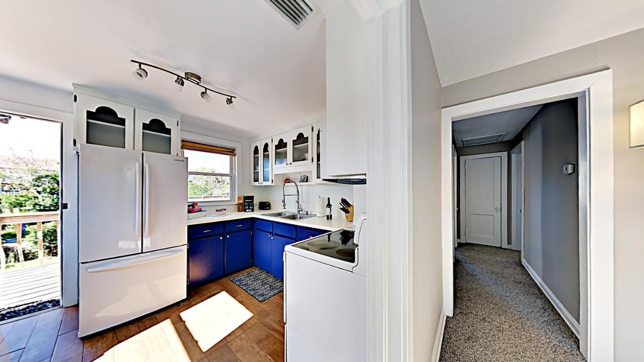 Apartment Seas The Day - 4 Blocks To The Beach, Restaurant, And Bar District - Great Deck And Outdoor Space!! *