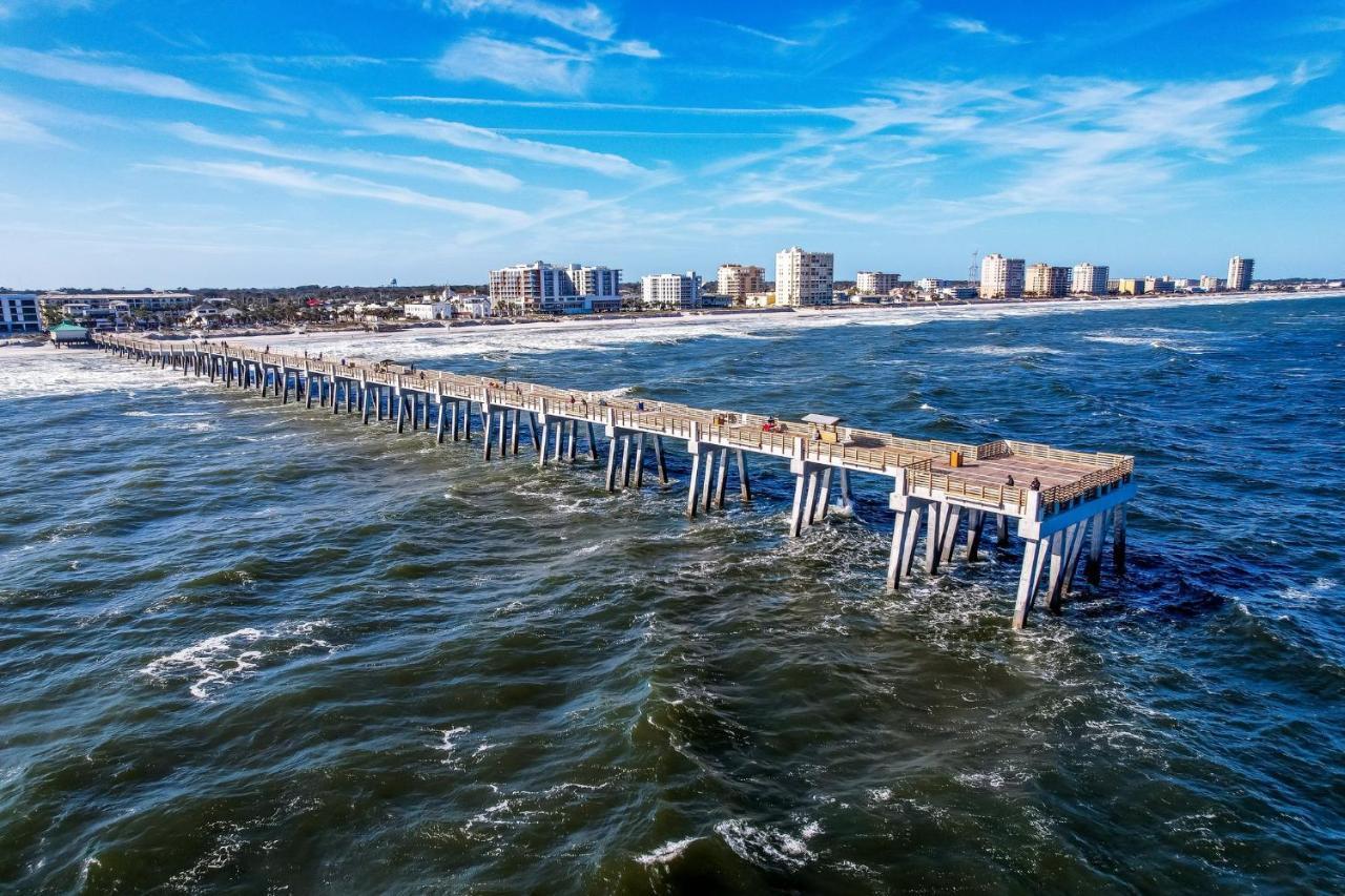 Seas The Day - 4 Blocks To The Beach, Restaurant, And Bar District - Great Deck And Outdoor Space!! Apartment *